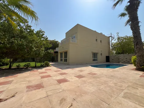 5 Bedrooms Villa in Meadows 9