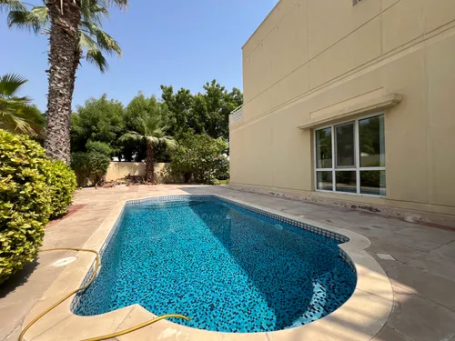 5 Bedrooms Villa in Meadows 9