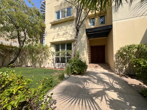 5 Bedrooms Villa in Meadows 9