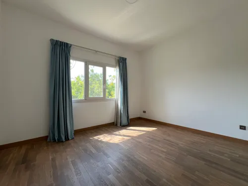 5 Bedrooms Villa in Meadows 9
