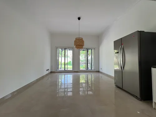 5 Bedrooms Villa in Meadows 9