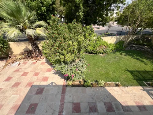 5 Bedrooms Villa in Meadows 9