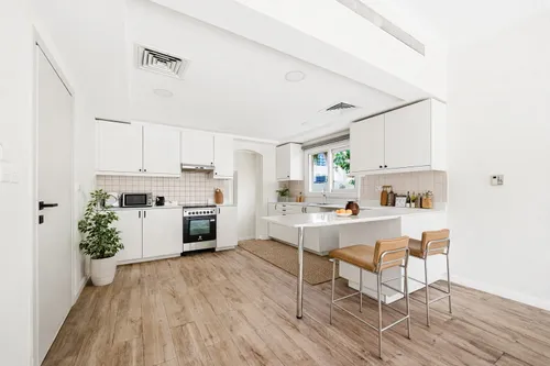 5 Bedrooms Villa in Meadows 2