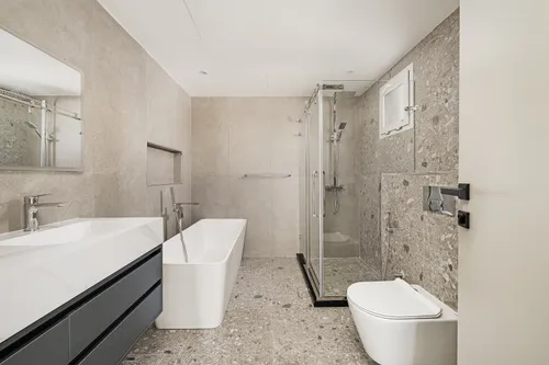 5 Bedrooms Villa in Meadows 2