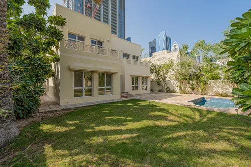 5 Bedrooms Villa in Meadows 2