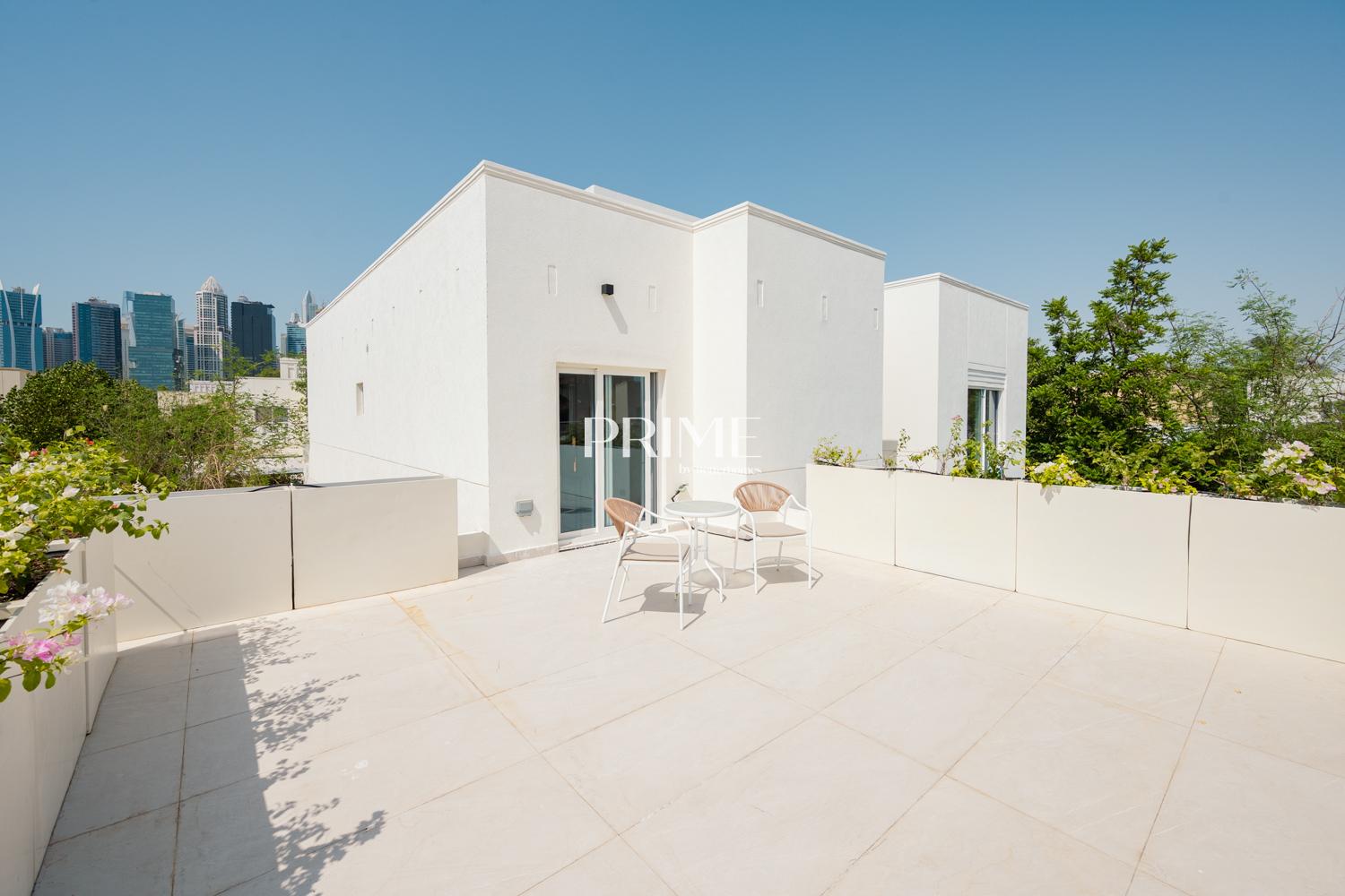 4 Bedrooms Villa in 6 Street, Meadows