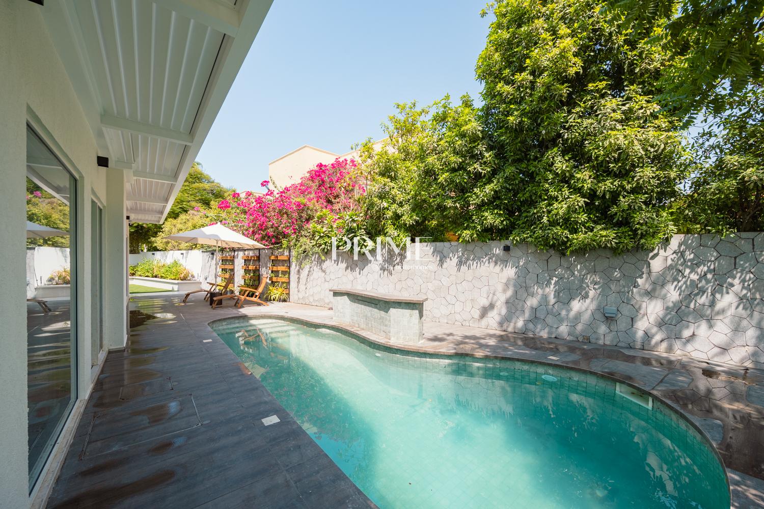 4 Bedrooms Villa in 6 Street, Meadows