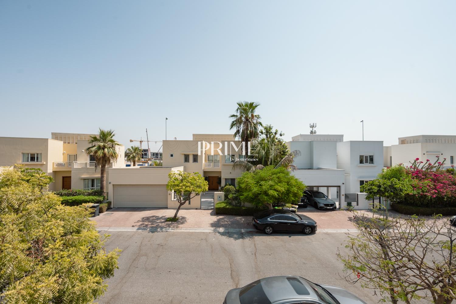 4 Bedrooms Villa in 6 Street, Meadows