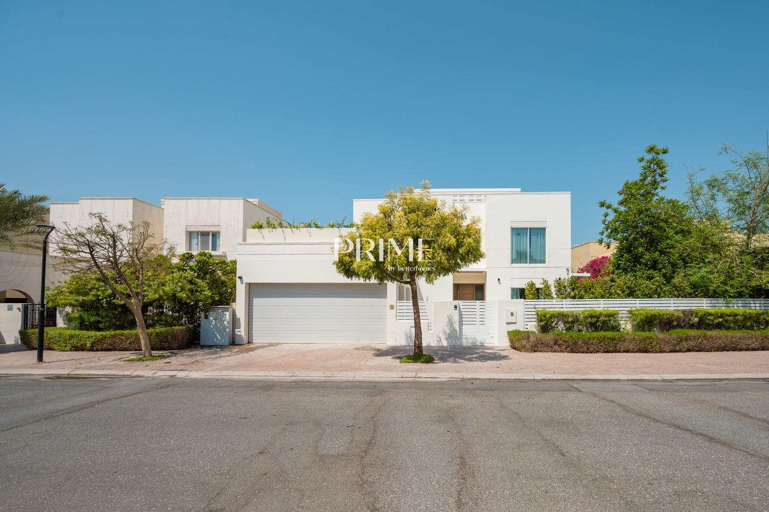 4 Bedrooms Villa in 6 Street, Meadows