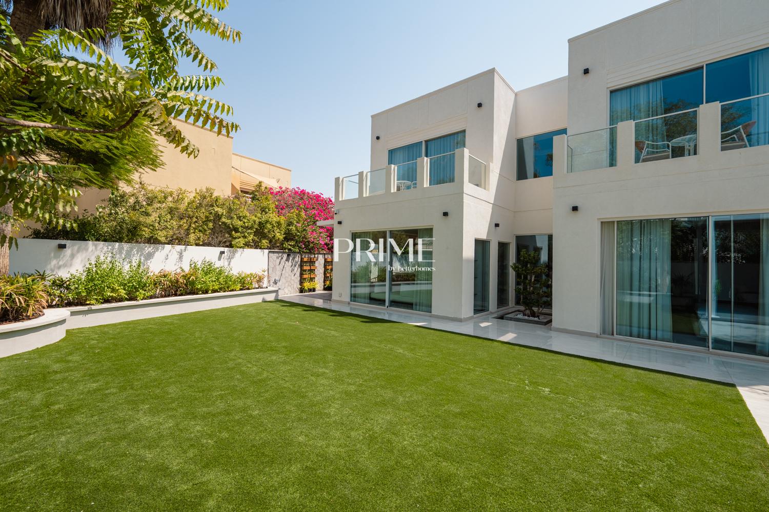 4 Bedrooms Villa in 6 Street, Meadows
