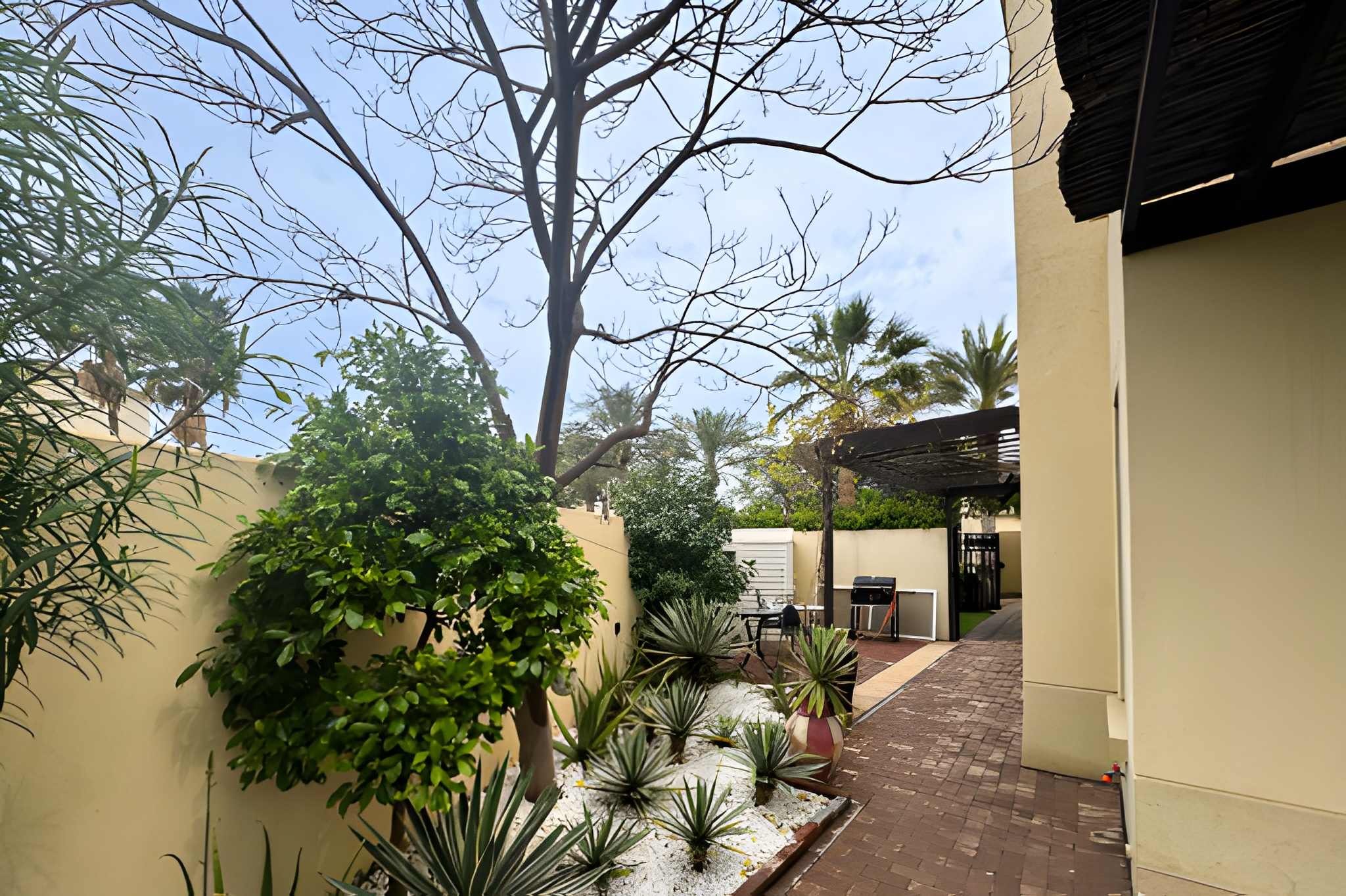 3 Bedrooms Townhouse in Springs 1