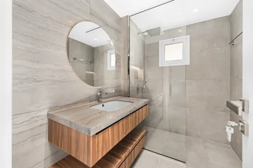 5 Bedrooms Villa in 1 Street, Meadows