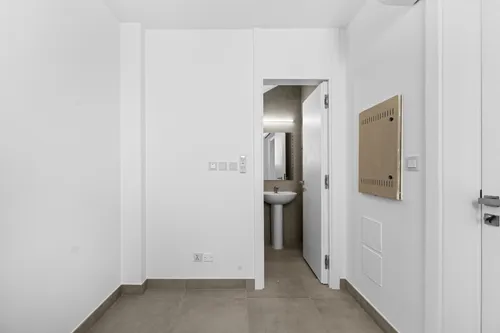 5 Bedrooms Villa in 1 Street, Meadows