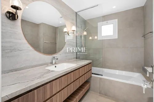 5 Bedrooms Villa in 1 Street, Meadows