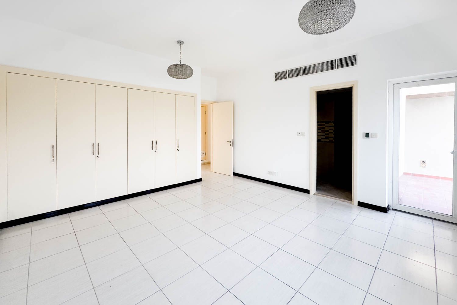 3 Bedrooms Townhouse in Springs 14