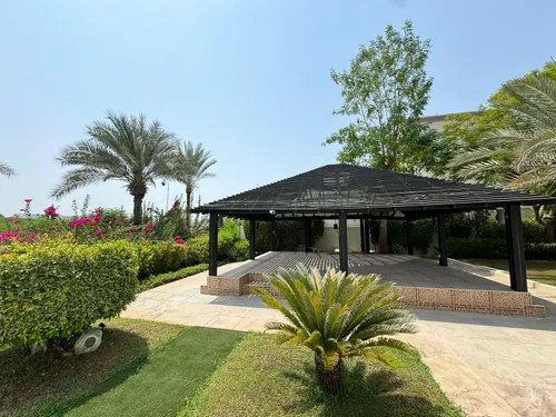 5 Bedrooms Villa in Sector H