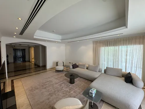 5 Bedrooms Villa in Sector H