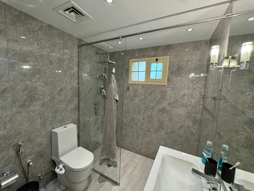 5 Bedrooms Villa in Sector H