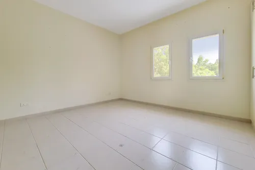 4 Bedrooms Villa in Meadows 5