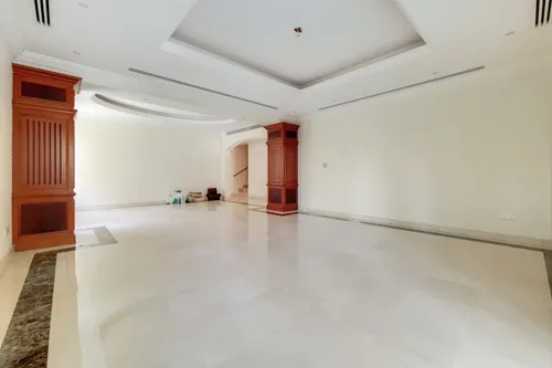 4 Bedrooms Villa in Meadows 5