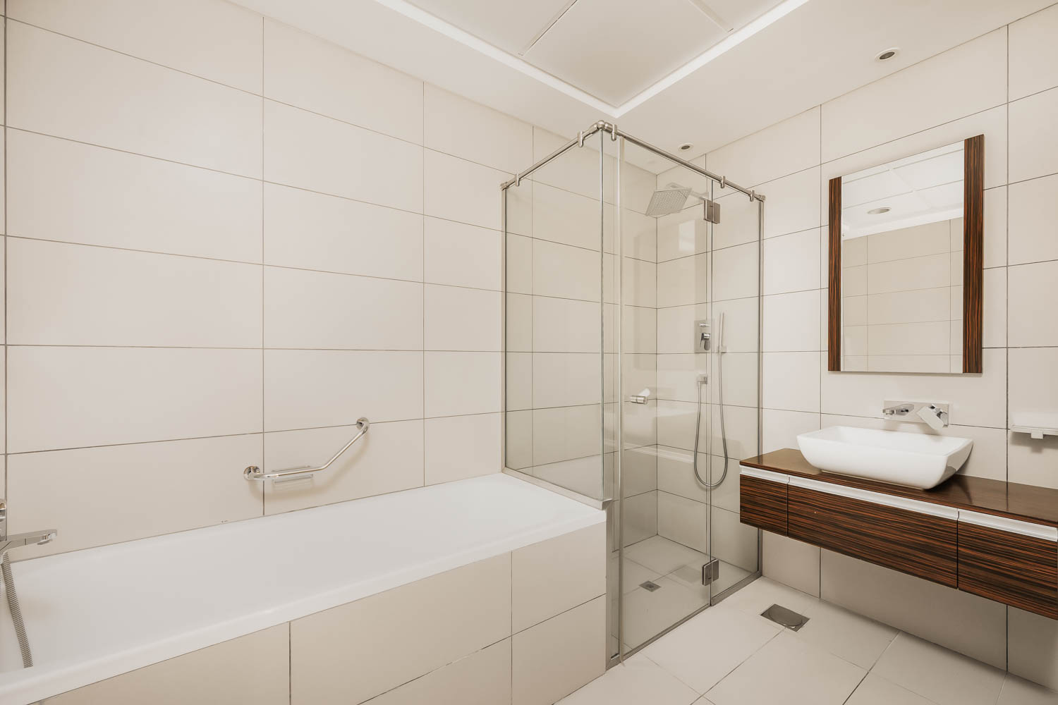 2 Bedrooms Apartment in Ariyana Tower