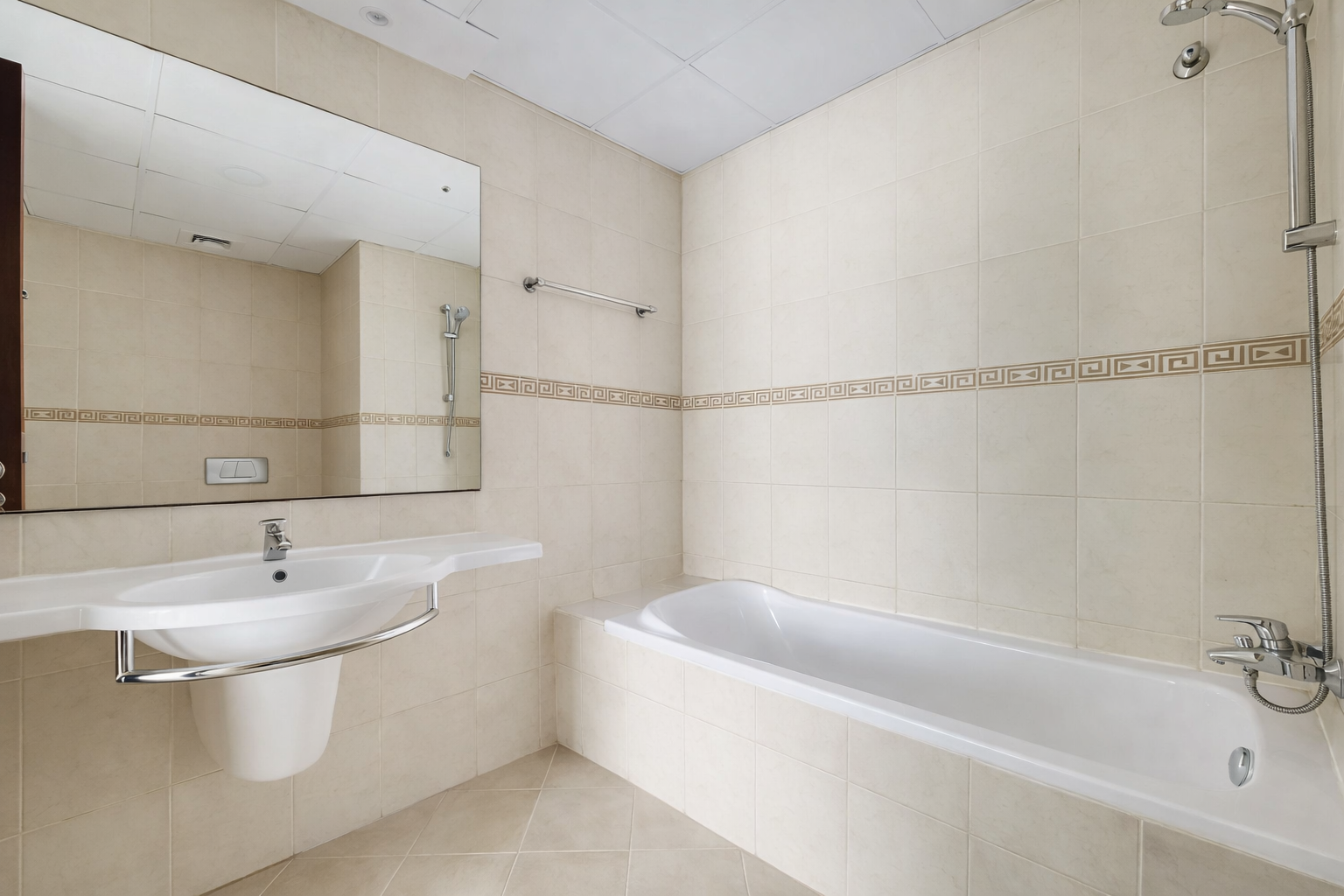 2 Bedrooms Apartment in Marina Sail