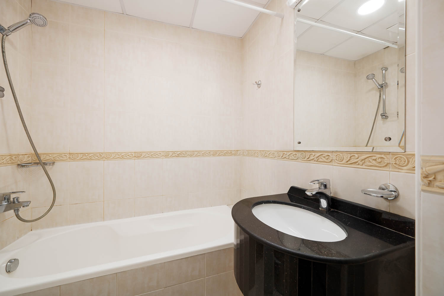 2 Bedrooms Apartment in Elite Residence