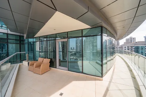 3 Bedrooms Apartment in Trident Bayside