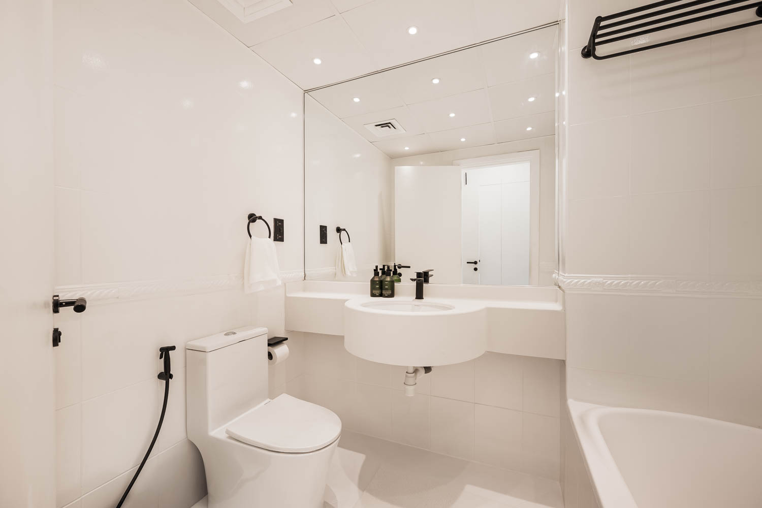 4 Bedrooms Apartment in Horizon Tower