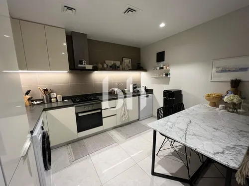 Marina View | Unfurnished | Vacant end of Feb