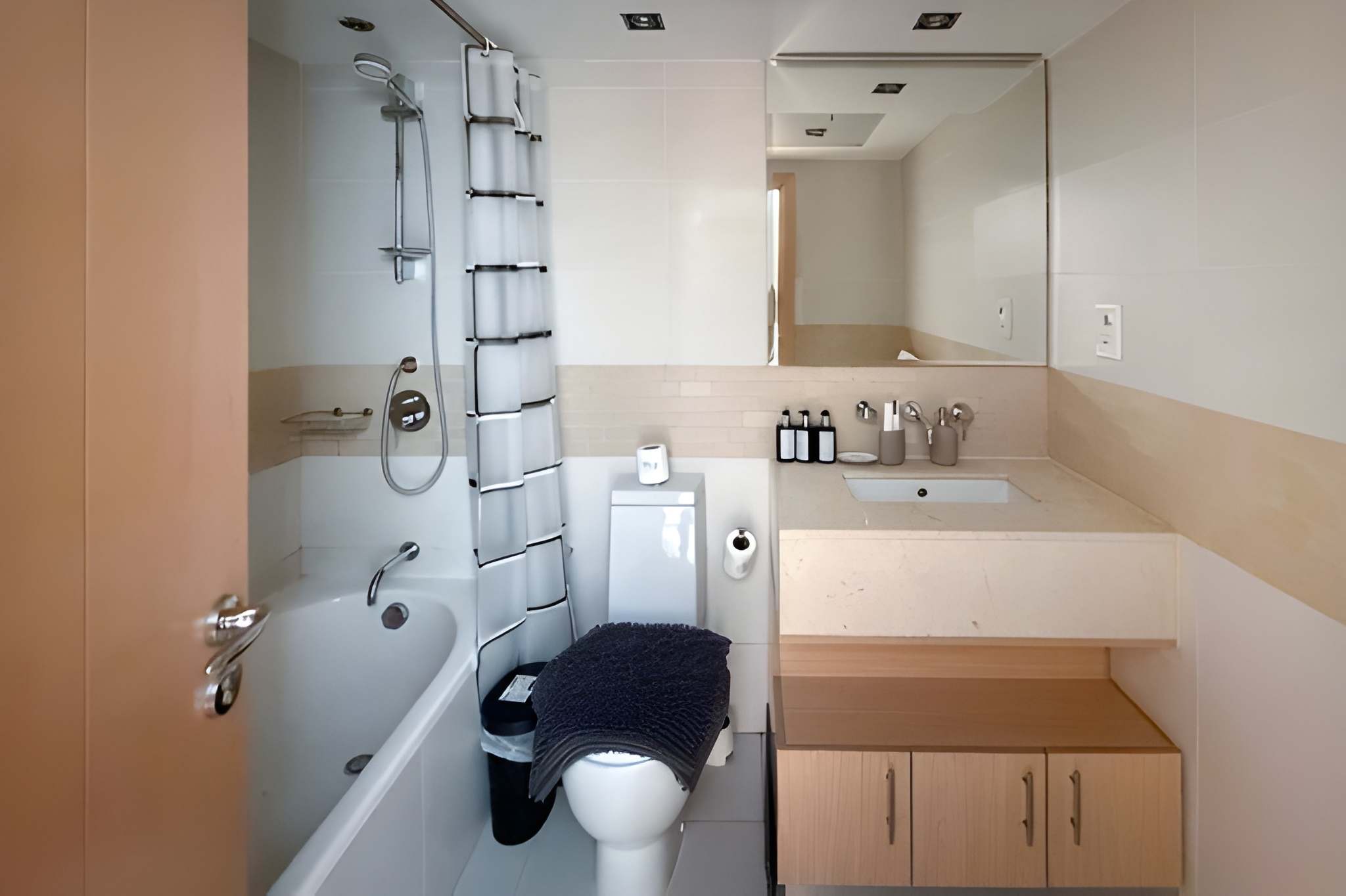 2 Bedrooms Apartment in Fairfield Tower