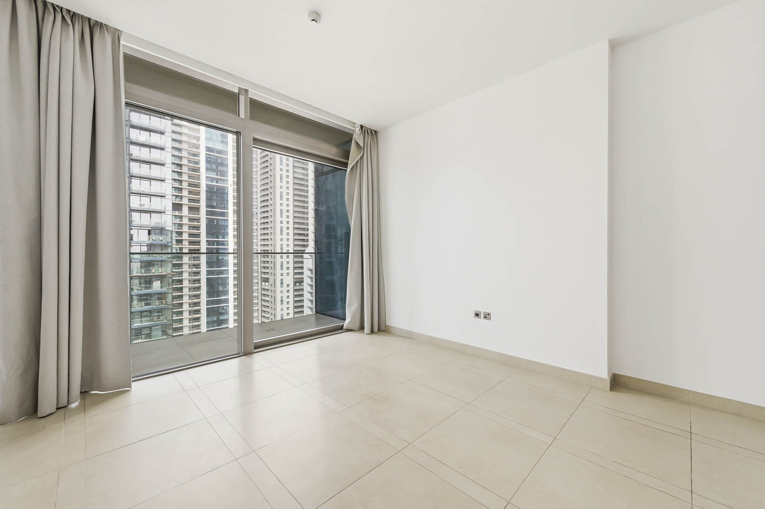 2 Bedrooms Apartment in Marina Gate 1