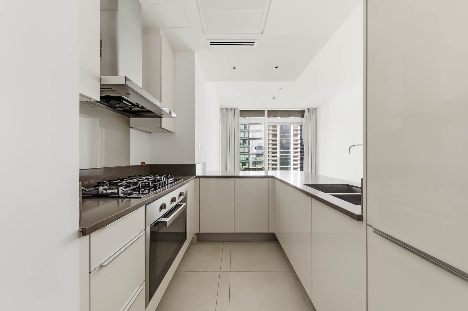 2 Bedrooms Apartment in Marina Gate 1