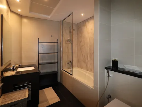 2 Bedrooms Apartment in Cayan Tower