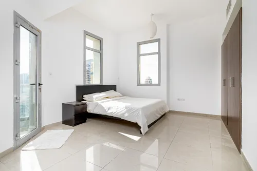 3 Bedrooms Apartment in Marina Wharf 1