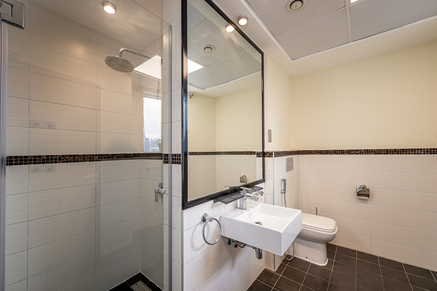 3 Bedrooms Apartment in Skyview Tower