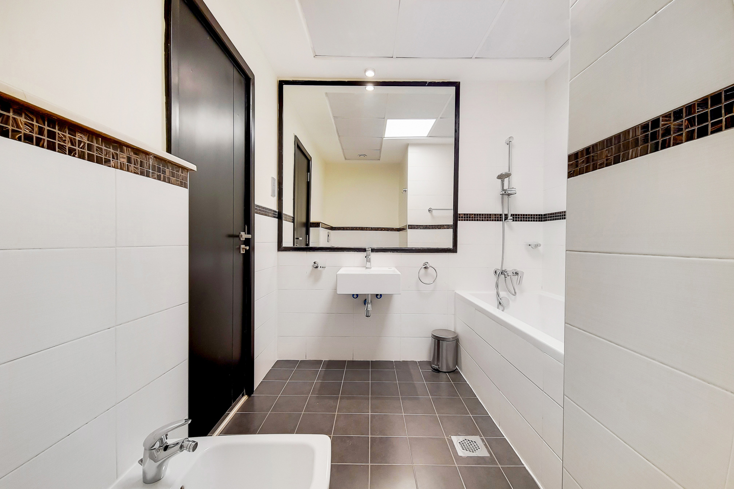 3 Bedrooms Apartment in Skyview Tower