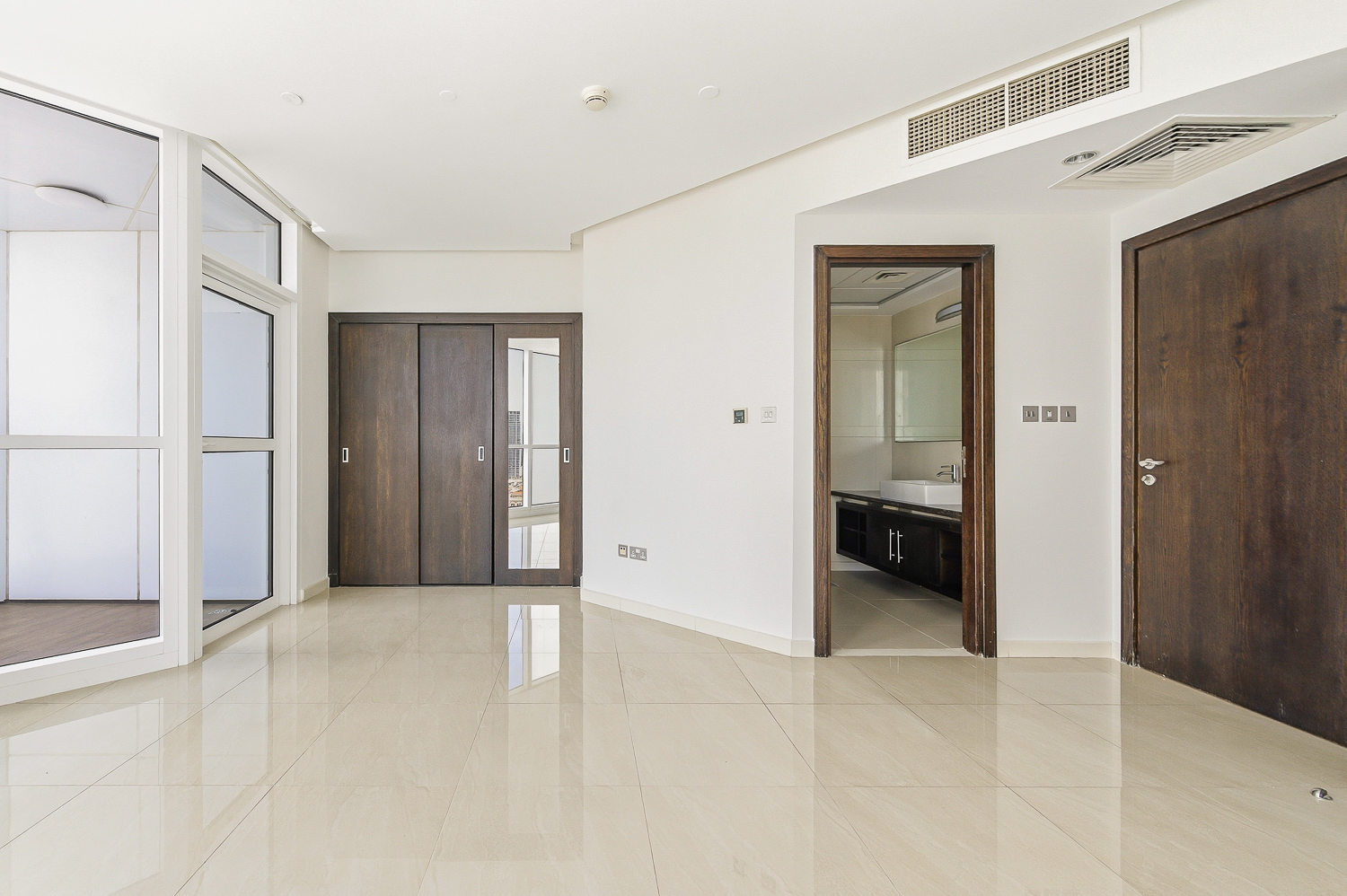 3 Bedrooms Apartment in 23 Marina