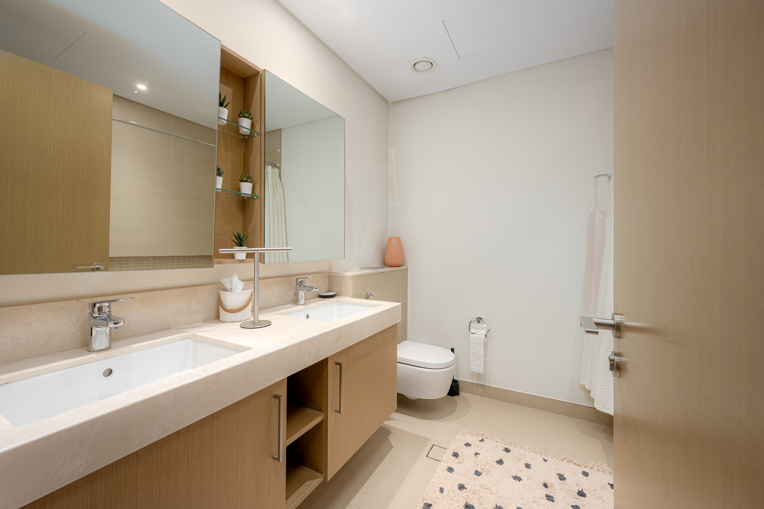 2 Bedrooms Apartment in 5242 Tower 2