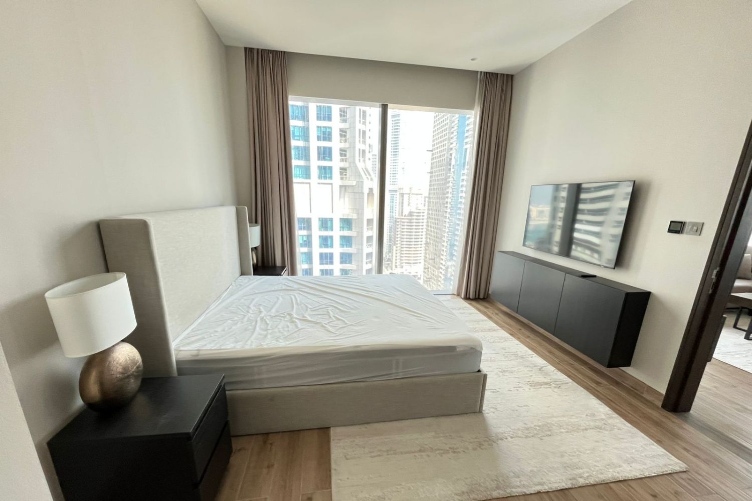 2 Bedrooms Apartment in Jumeirah Living Marina Gate