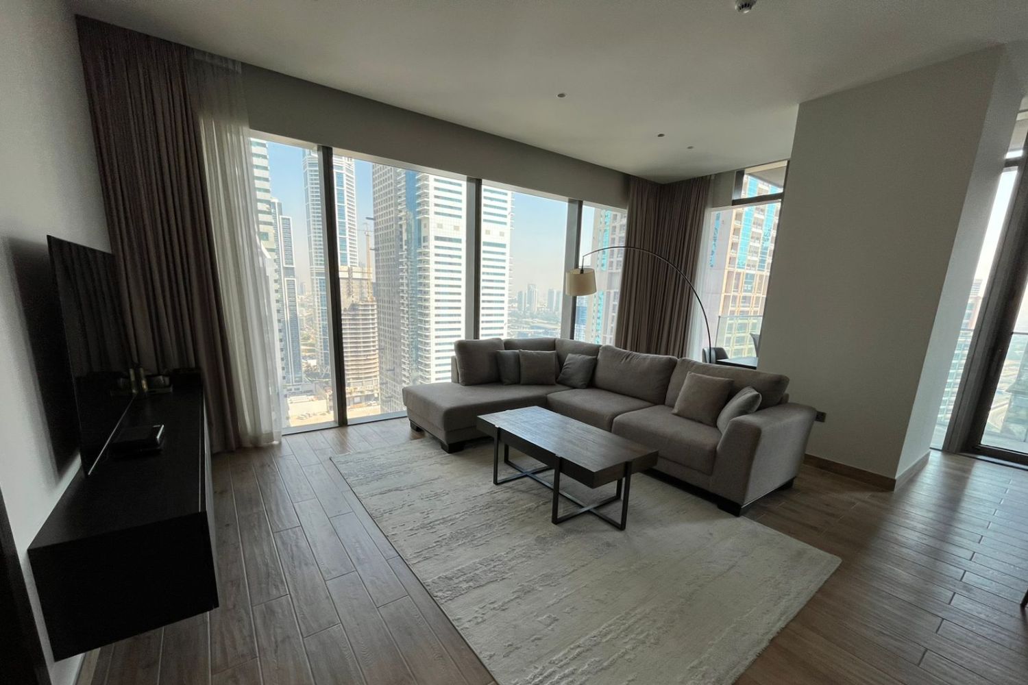 2 Bedrooms Apartment in Jumeirah Living Marina Gate
