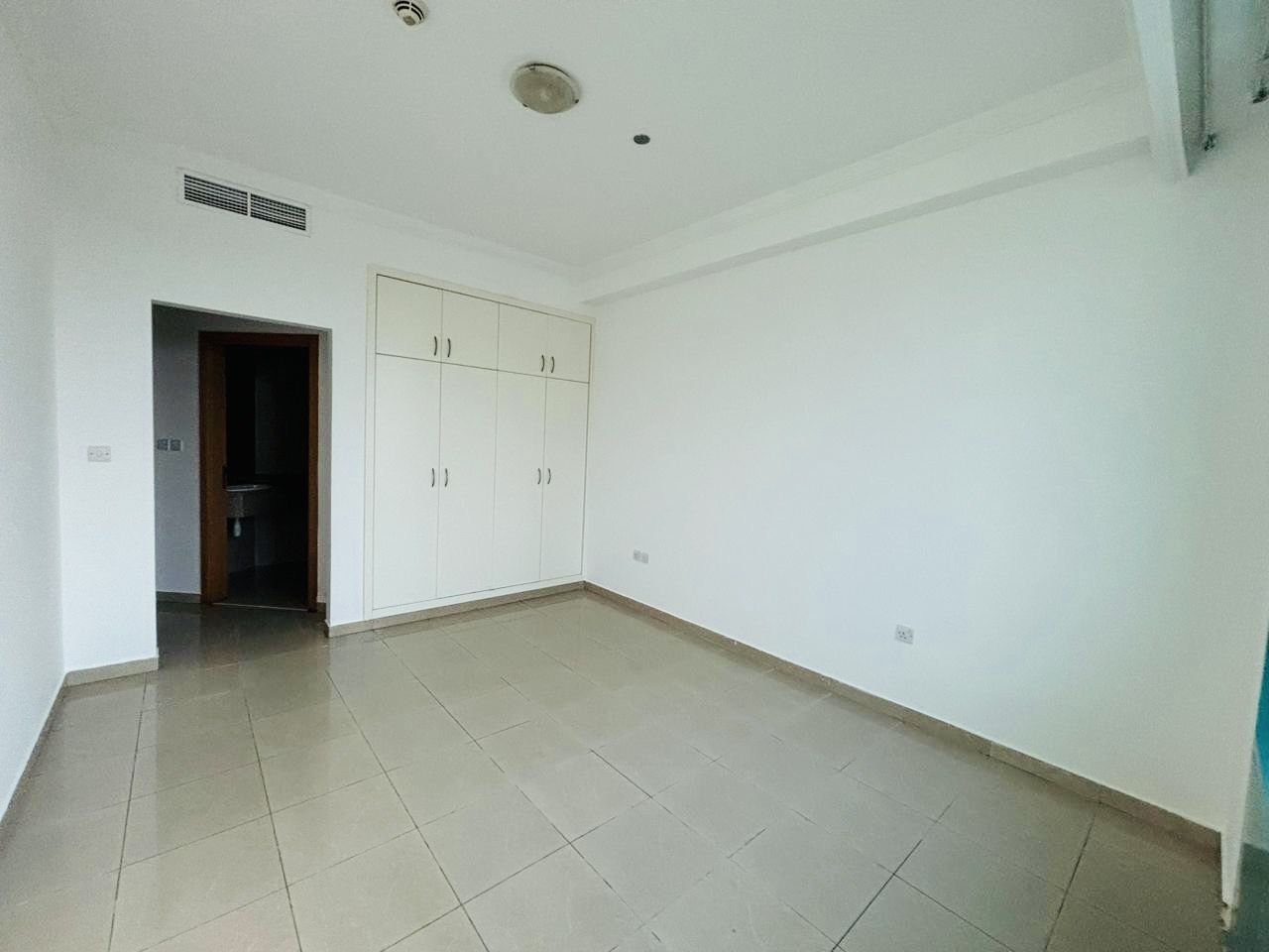 2 Bedrooms Apartment in Marina Crown