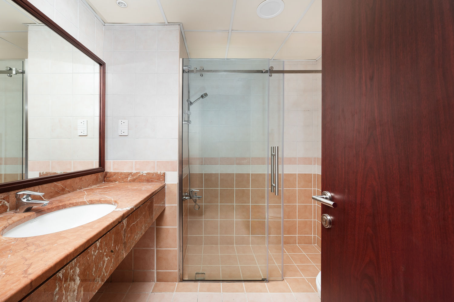 3 Bedrooms Apartment in Emirates Crown