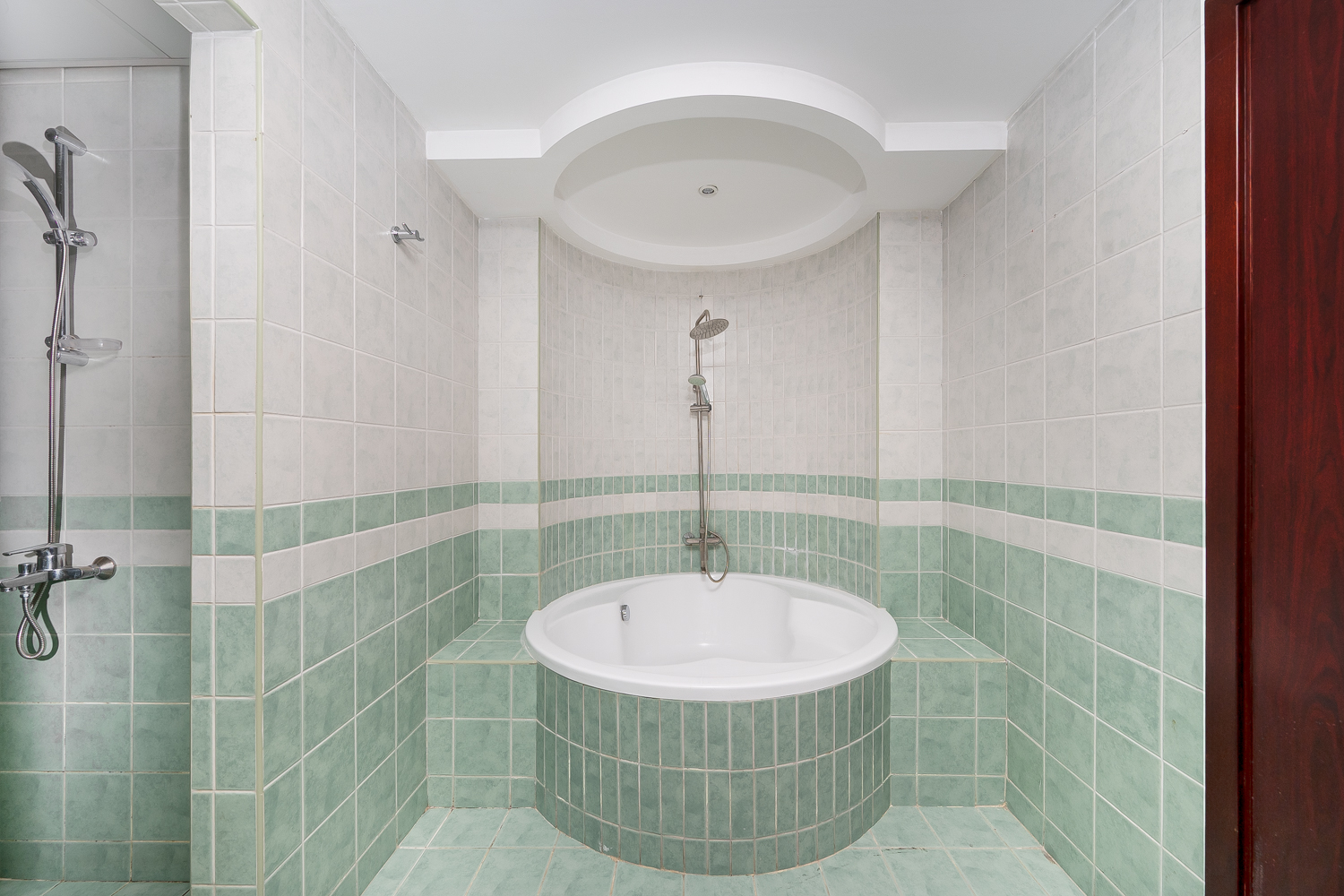 3 Bedrooms Apartment in Emirates Crown