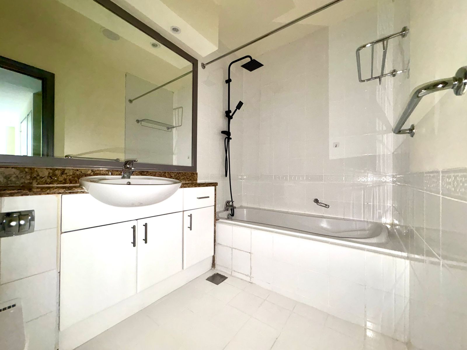 2 Bedrooms Apartment in Al Mass Tower