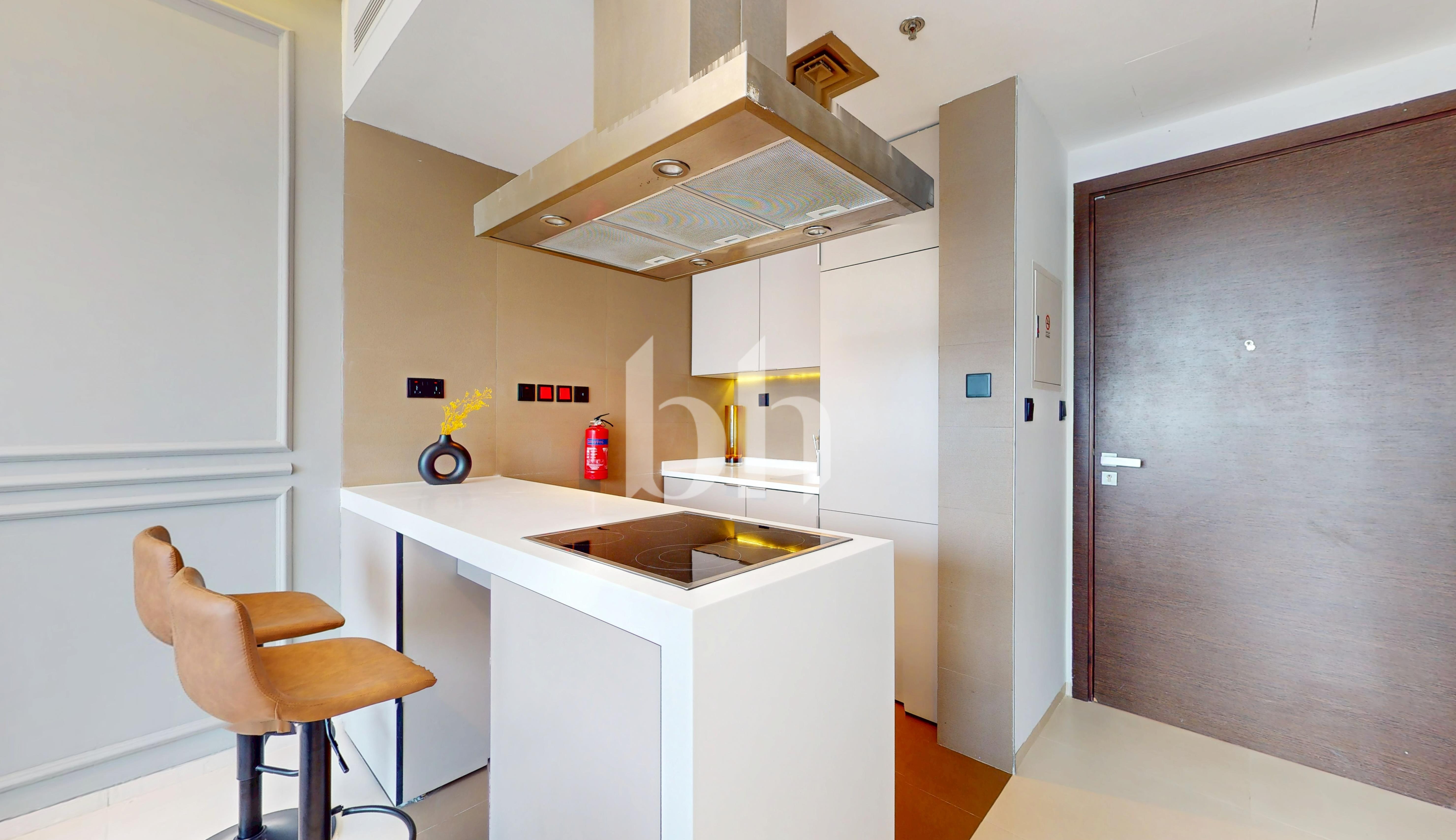  Apartment in West Avenue Tower