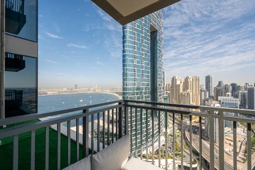 3 Bedrooms Apartment in 5242 Tower 1