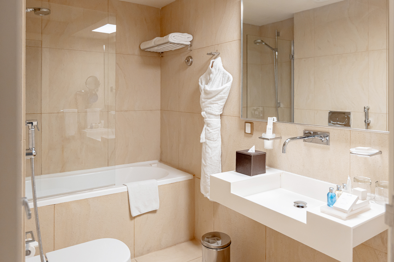 2 Bedrooms Hotel Apartment in The Radisson Blu Residence Dubai Marina