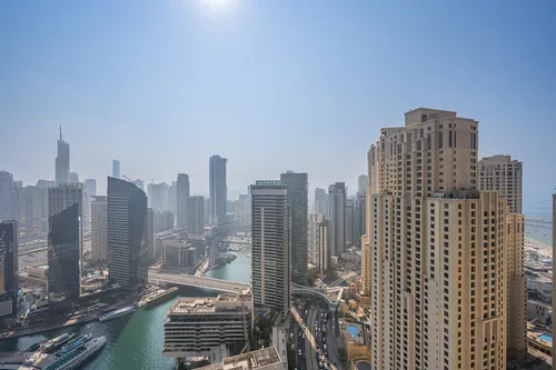 5 Bedrooms Apartment in Bay Central West