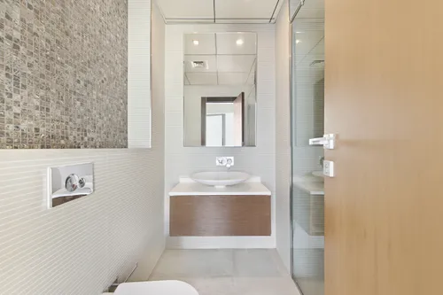 5 Bedrooms Apartment in Bay Central West